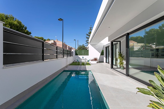 En megler med gode referanser - SPANIA1.no