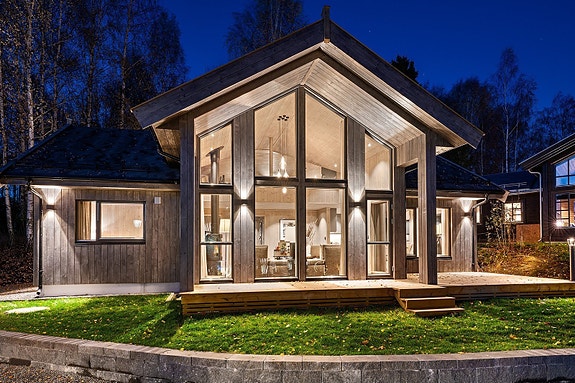 Visningshytte Solheim på Hellerudsletta ( Norsk Hyttesenter)