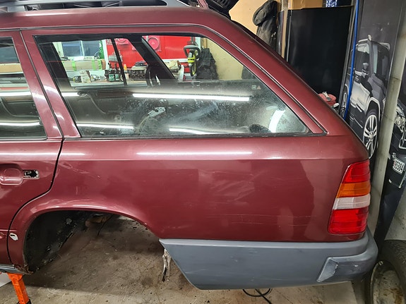 Mercedes-Benz E230 13 of 18