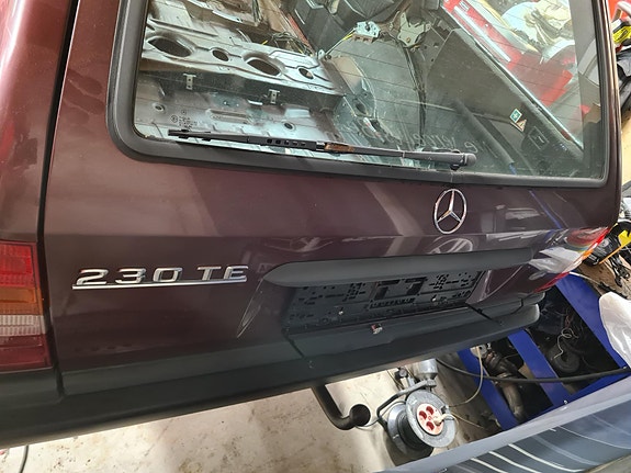 Mercedes-Benz E230 17 of 18