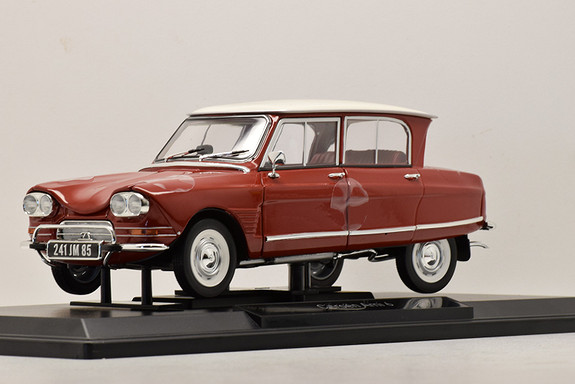 Citroen Ami 6 Club 1968 modell Corsaire rød Norev skala 1:18