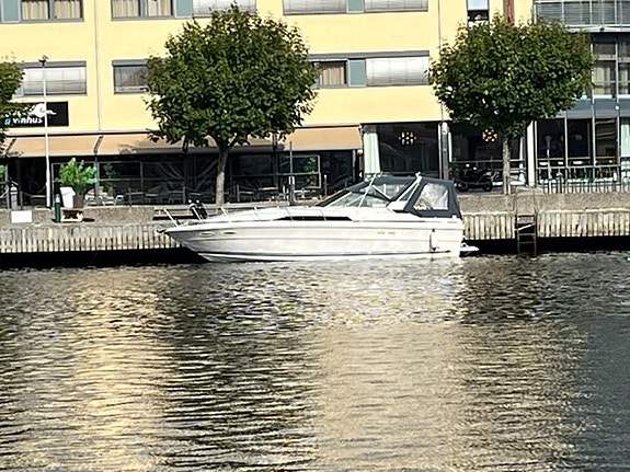 Sea Ray 340 Express Cruiser    MONA 4 of 5