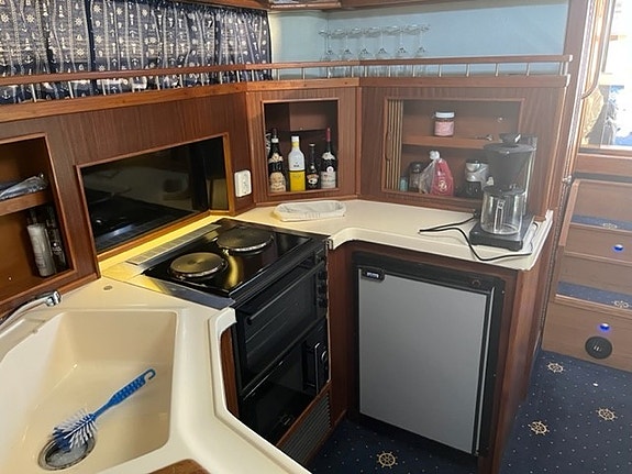 Sea Ray 340 Express Cruiser    MONA 5 of 5