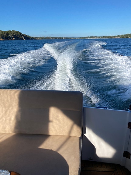 Romslig cabincruiser med fem faste køyeplasser - perfekt familiebåt! 4 of 5