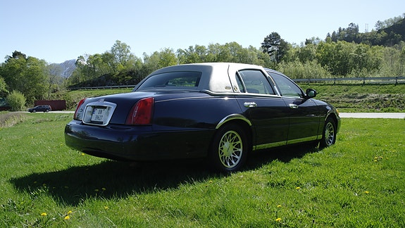 Lincoln Town Car 30 of 30