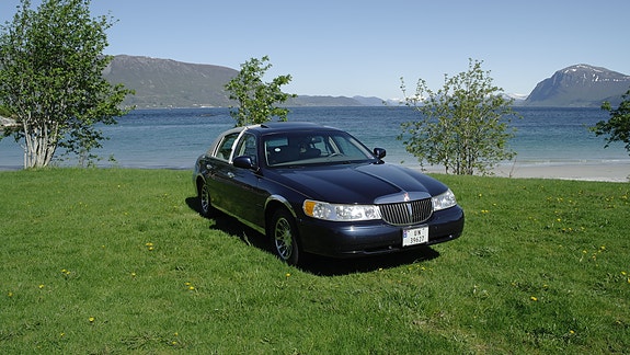 Lincoln Town Car 21 of 30