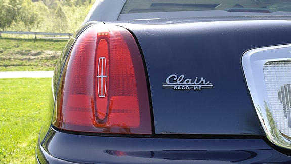 Lincoln Town Car 25 of 30