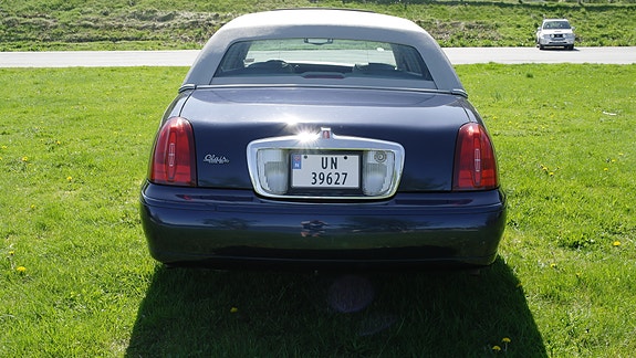 Lincoln Town Car 28 of 30