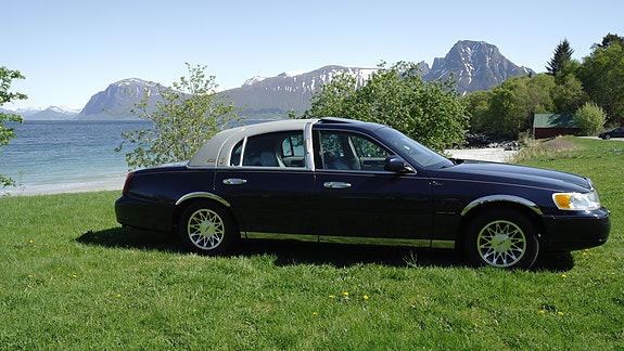 Lincoln Town Car 19 of 30