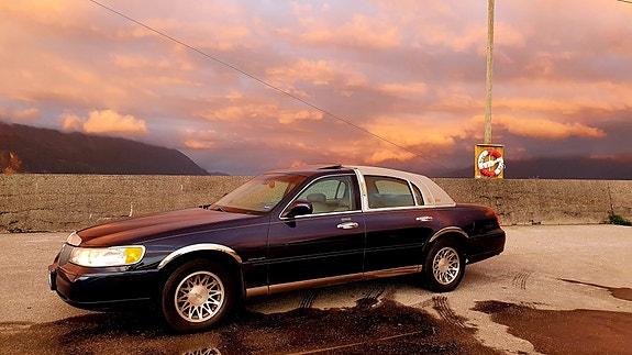 Lincoln Town Car 7 of 30