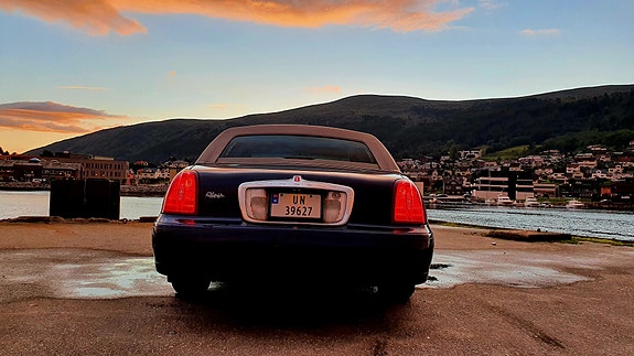 Lincoln Town Car 11 of 30