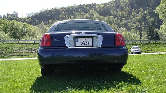 Lincoln Town Car 16 of 30