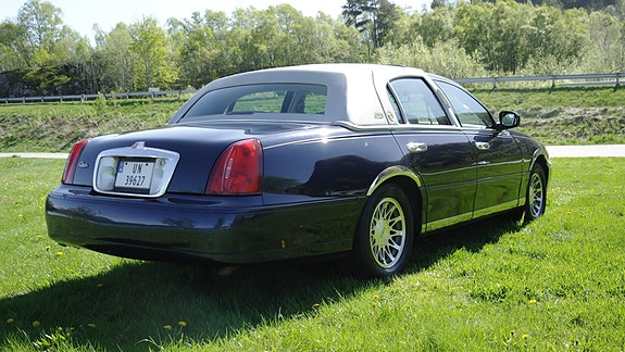 Lincoln Town Car 29 of 30