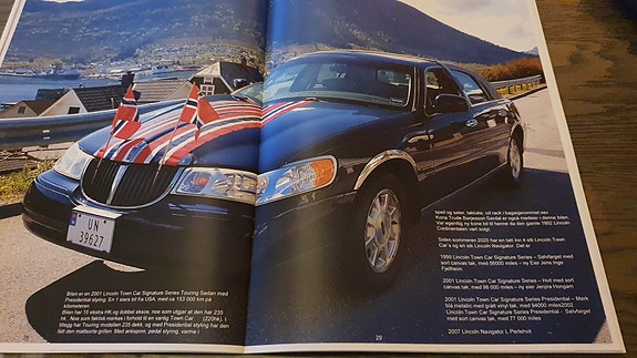Lincoln Town Car 12 of 30