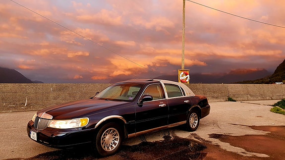 Lincoln Town Car 8 of 30