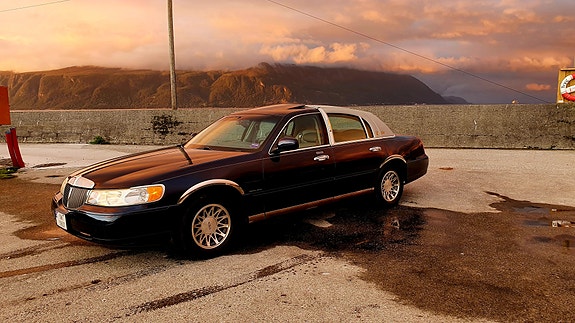 Lincoln Town Car 6 of 30