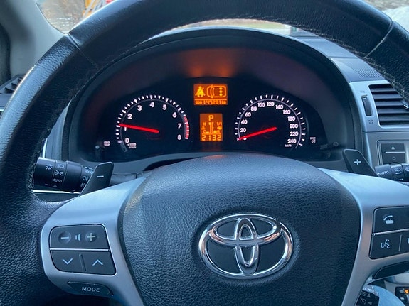 Toyota Avensis 5 of 5