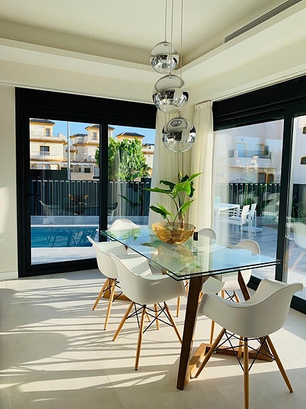 En megler med gode referanser -  SPANIA1.no