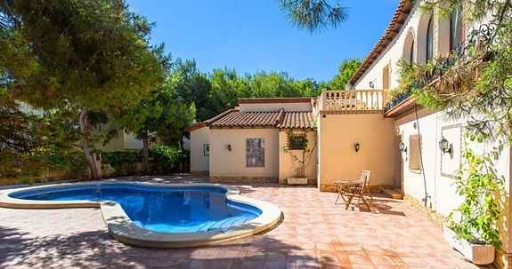 En megler med gode referanser - SPANIA1.no