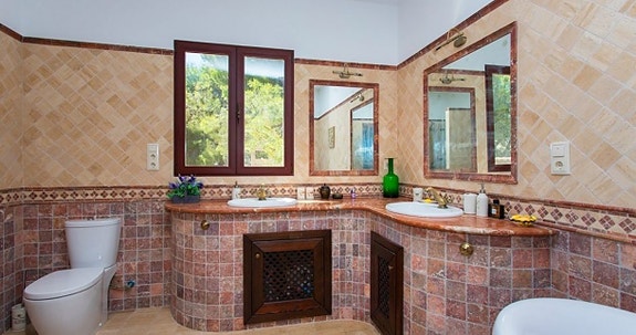 En megler med gode referanser - SPANIA1.no