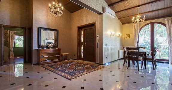 En megler med gode referanser - SPANIA1.no