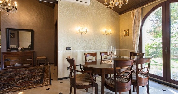 En megler med gode referanser - SPANIA1.no