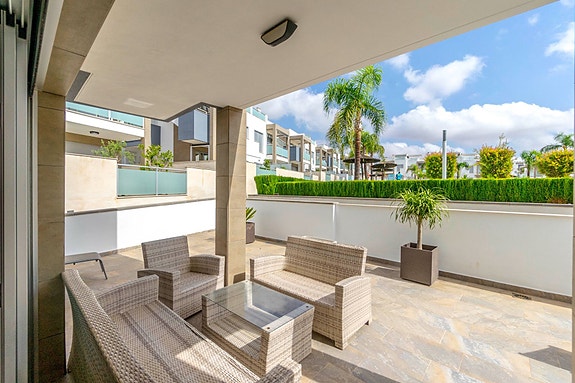 En megler med gode referanser - SPANIA1.no