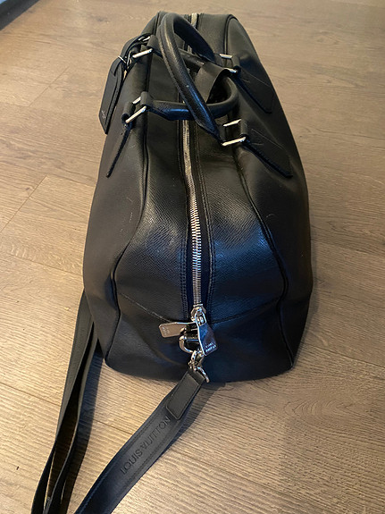 Weekendbag, Kendall Neo Taiga, Louis Vuitton. - Bukowskis