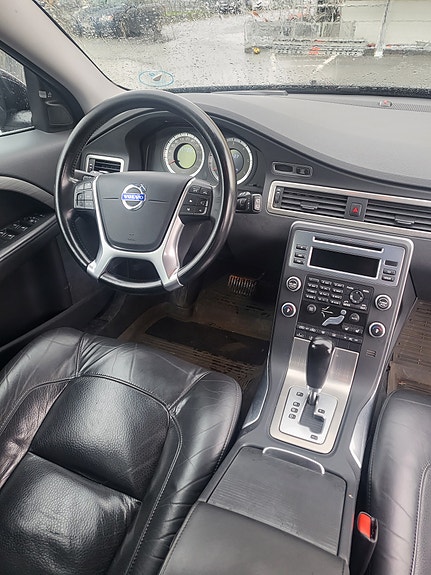 Volvo V70 2 of 23