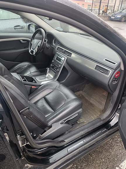 Volvo V70 7 of 23