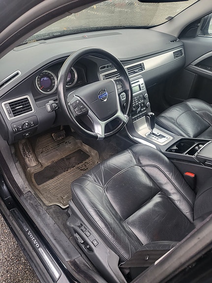 Volvo V70 12 of 23