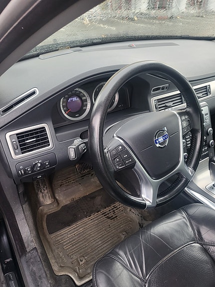 Volvo V70 11 of 23