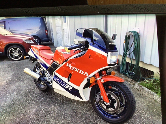 Honda VF1000R vurderes solgt. 2 of 5
