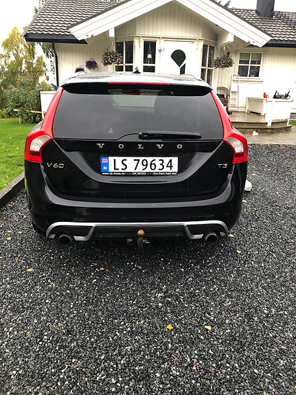 Volvo V60 2 of 5