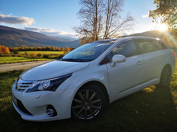 Toyota Avensis 2 of 5