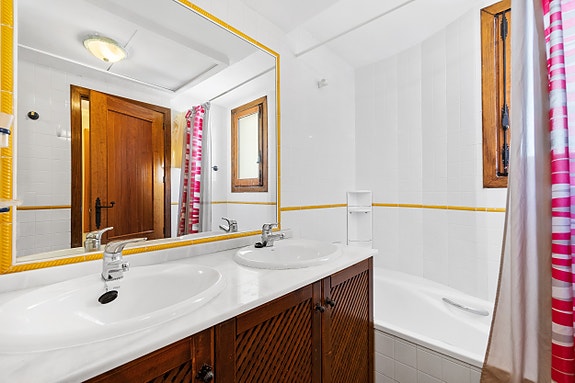 En megler med gode referanser - SPANIA1.no