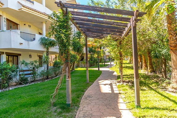 En megler med gode referanser - SPANIA1.no