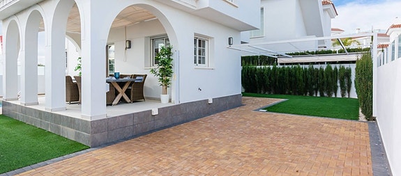 En megler med gode referanser -  SPANIA1.no