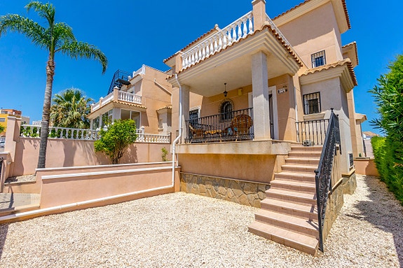 En megler med gode referanser - SPANIA1.no