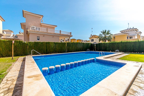 En megler med gode referanser - SPANIA1.no