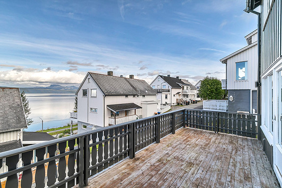 Stor veranda vendt mot Ofotfjorden