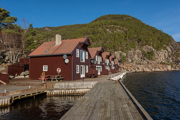 Her kan man nyte solrike sommerdager på brygga.