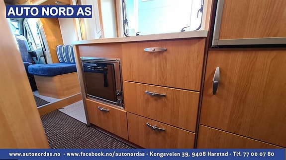  Stekeovn og godt med skap