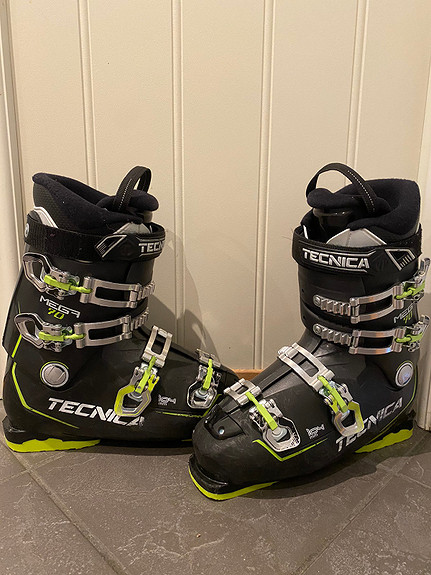 Tecnica str 43-44 og Blizzard 160cm