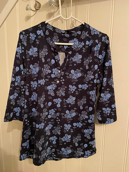 Helt ny, ubrukt (men vasket) bluse fra zavanna, str s, men er mer som m. kr 150