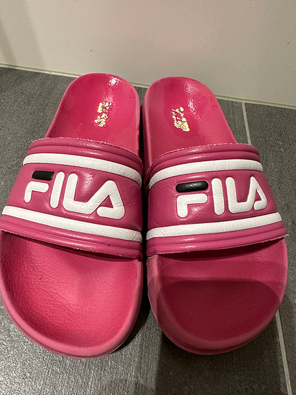 Fila slippers ca str 34 35 FINN torget