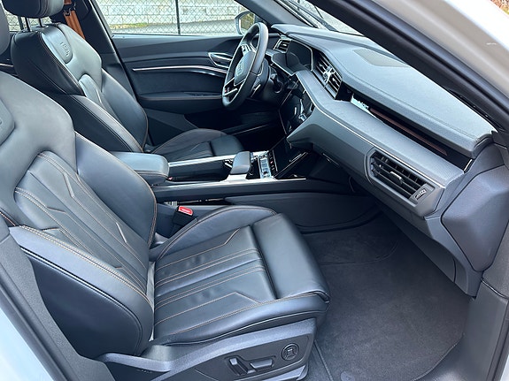 Audi e-tron 25 of 30