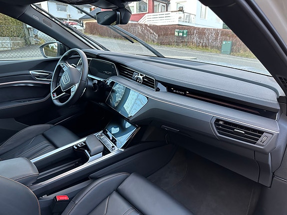 Audi e-tron 26 of 30