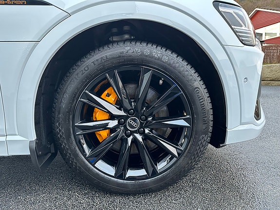 Audi e-tron 10 of 30