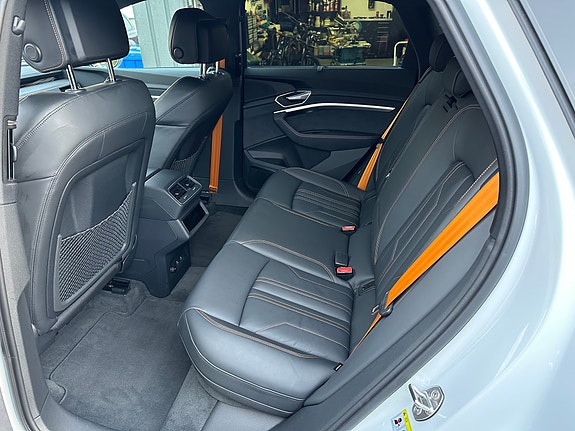 Audi e-tron 14 of 30